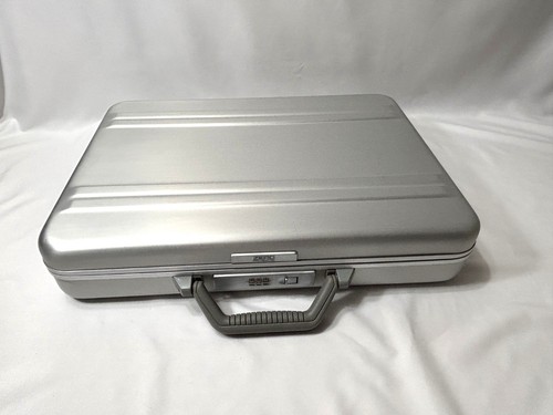 Vintage zero halliburton - zero,