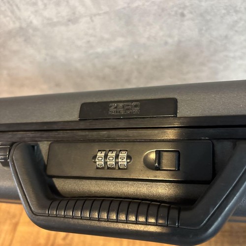 Zero halliburton attache case - halliburton,