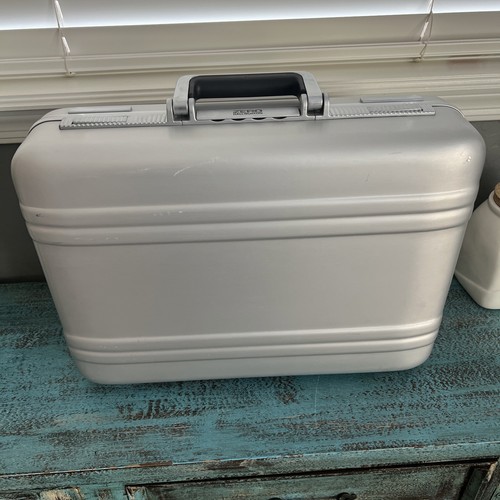 Zero halliburton attache - attache, case