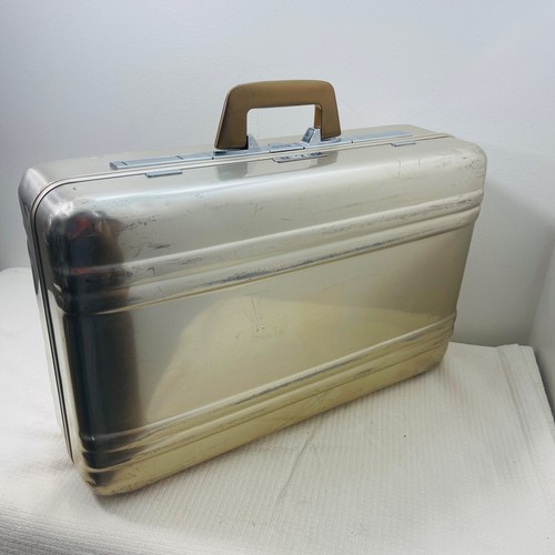Preowned zero halliburton - preowned,