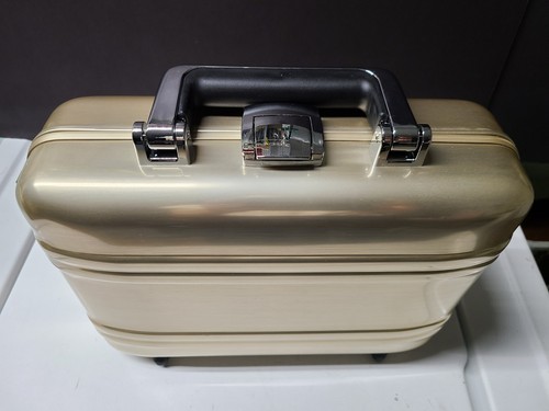 Halliburton signature handbag - signature,