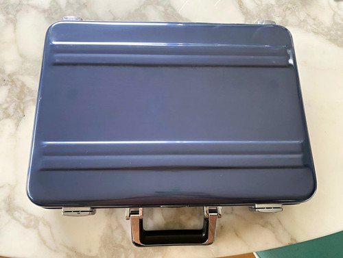 Halliburton blue hardshell - blue,