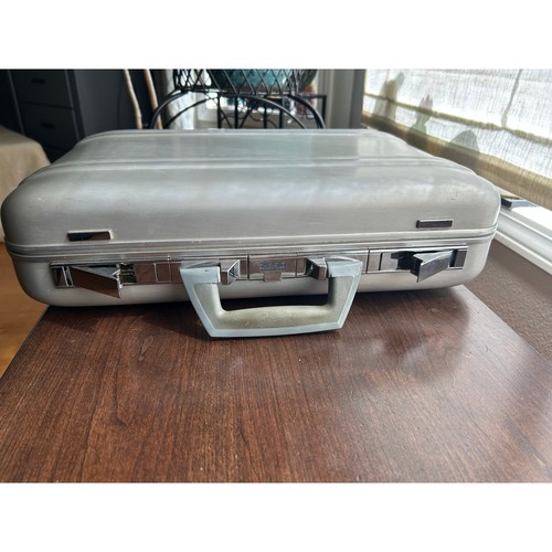 Vintage zero halliburton - zero,