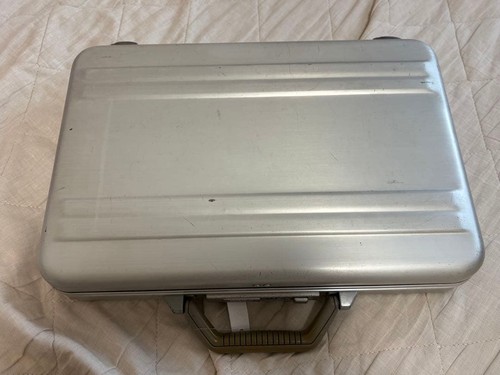 Zero halliburton attache case - halliburton,