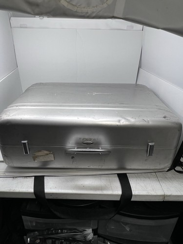 Halliburton vtg aluminum large - halliburton,