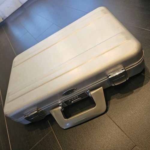 Zero halliburton attache case - halliburton,