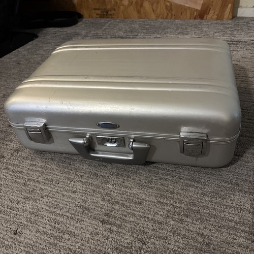 Vintage zero halliburton - zero, z