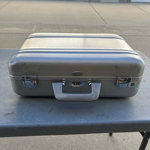 Vintage zero halliburton small - zero,