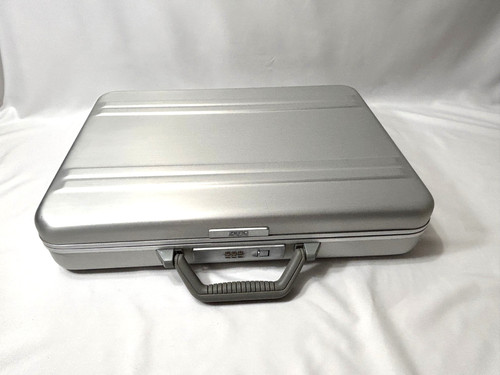 Vintage zero halliburton - zero,